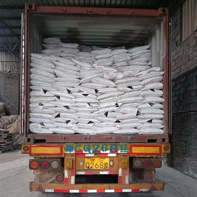 স্কিনকেয়ার NaOH CAS 1310-73-2-এ দ্রবণীয় ক্ষার 99% কস্টিক সোডা ফ্লেক্স সোডিয়াম হাইড্রক্সাইড