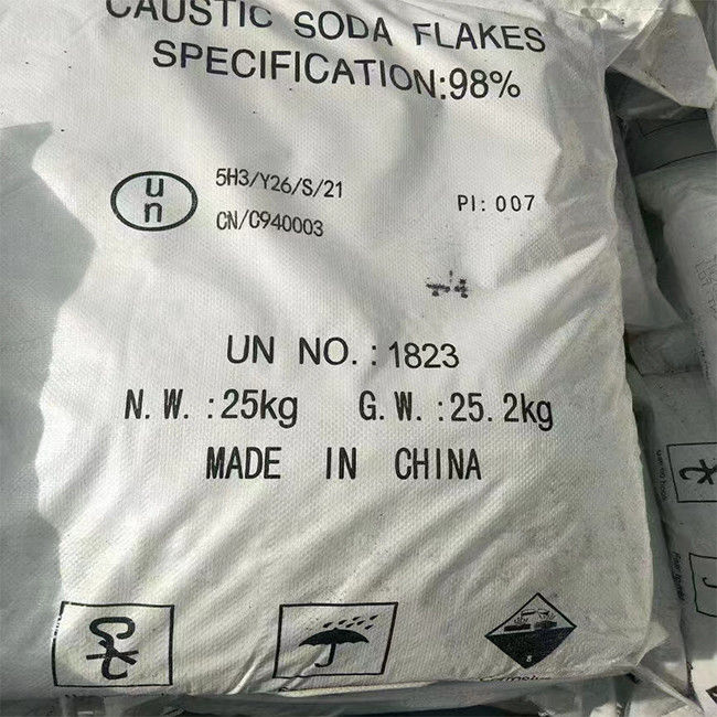 স্কিনকেয়ার NaOH CAS 1310-73-2-এ দ্রবণীয় ক্ষার 99% কস্টিক সোডা ফ্লেক্স সোডিয়াম হাইড্রক্সাইড